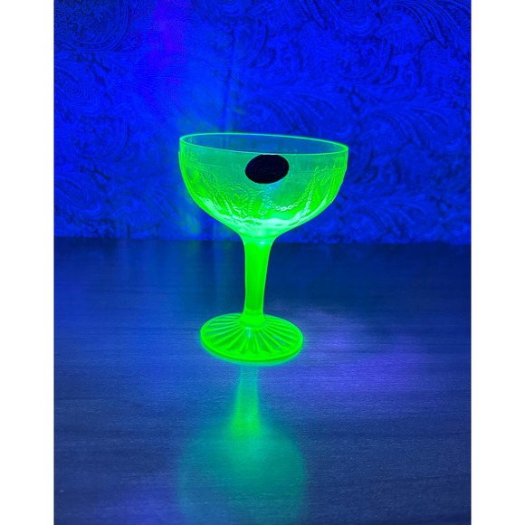 Vintage uranium glass Anchor Hocking Tall champagne goblet cameo pattern - Picture 6 of 10